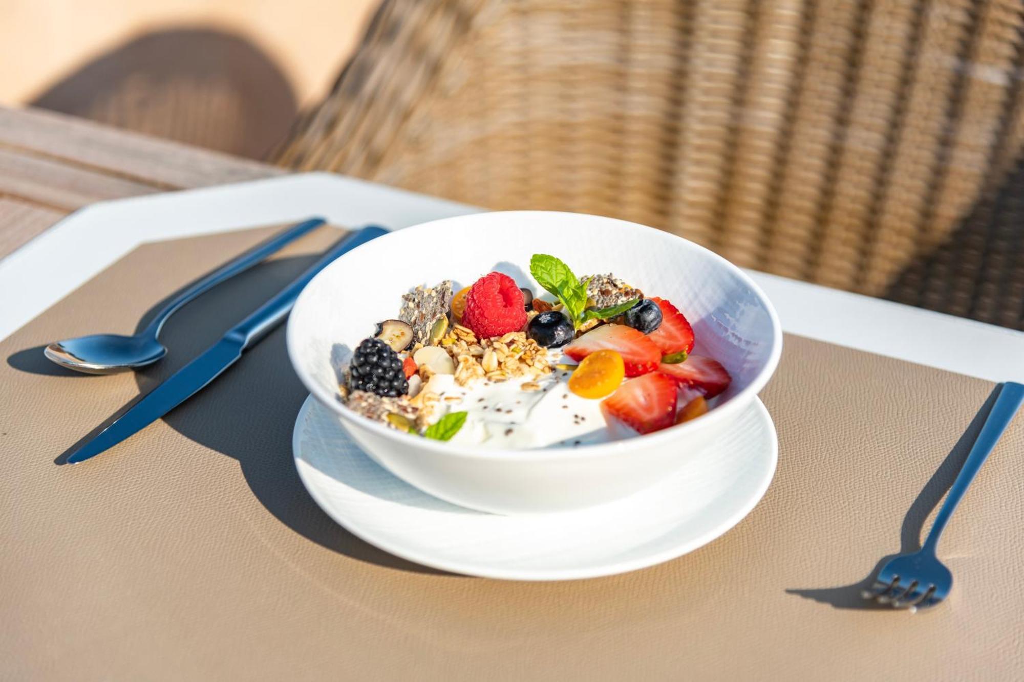 Zulal Wellness Resort Al Ruwais Exterior foto